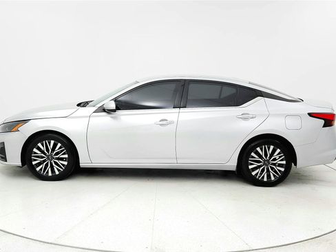 Used 2023 Nissan Altima 2.5 SV FWD image 2