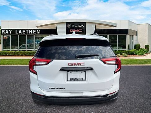 Used 2023 GMC Terrain SLE w/ Driver Convenience Package FWD image 13