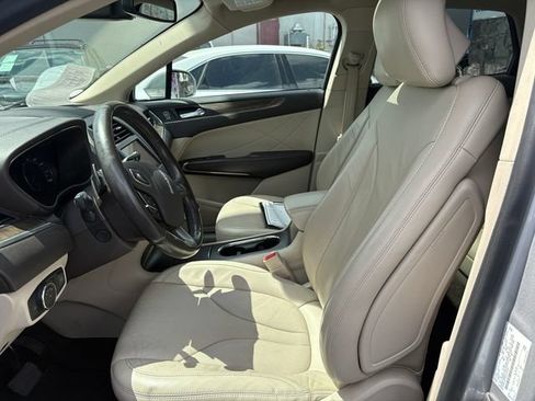 Used 2018 Lincoln MKC Reserve w/ Lincoln MKC Climate Package FWD image 14