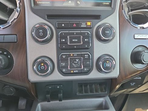 Used 2016 Ford F250 Lariat w/ Lariat Interior Package AWD/4WD image 16