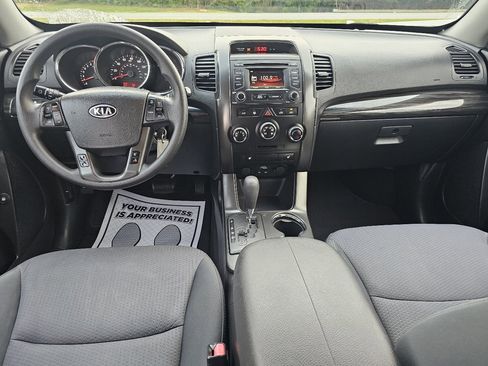 Used 2013 Kia Sorento LX w/ Convenience Pkg image 9