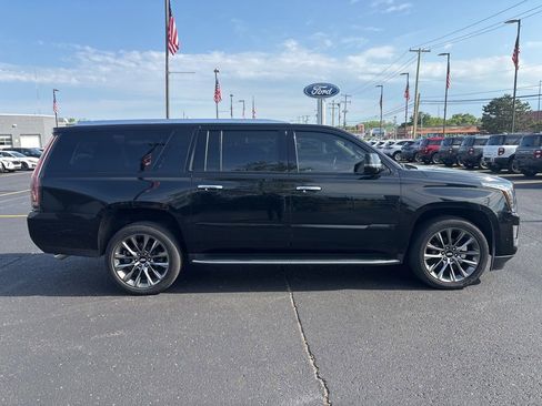 Used 2020 Cadillac Escalade ESV Luxury w/ Escalade Sport Edition AWD/4WD image 4
