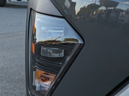 New 2026 Hyundai Kona SE image 13