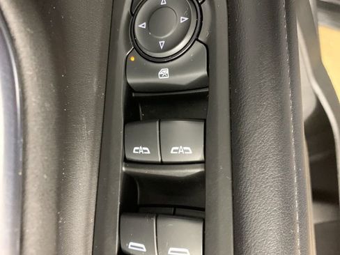 Used 2022 GMC Yukon SLE w/ Gmc Pro Safety Plus Package image 18