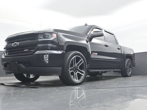 Used 2018 Chevrolet Silverado 1500 LTZ Z71 w/ LTZ Plus Package AWD/4WD image 22