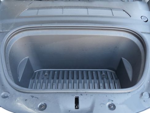 Used 2022 Tesla Model Y Long Range image 8