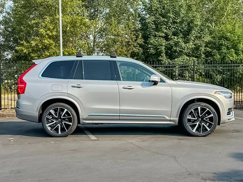 Used 2023 Volvo XC90 B6 Plus AWD/4WD image 2