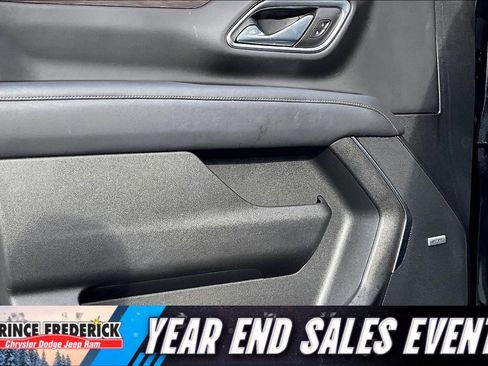 Used 2021 Chevrolet Suburban LT image 18