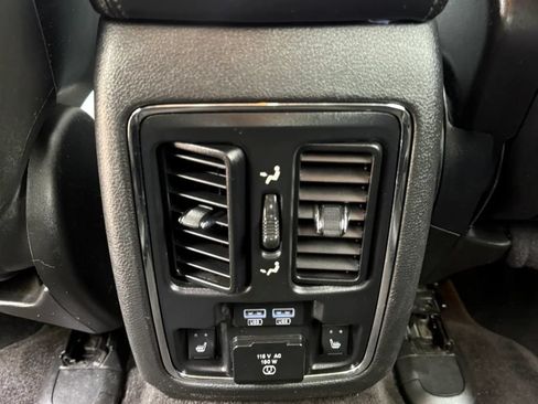 Used 2015 Dodge Durango Limited w/ Premium Group AWD/4WD image 16