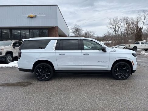 New 2026 Chevrolet Suburban High Country AWD/4WD image 14