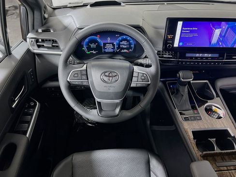 Certified 2025 Toyota Sienna Platinum AWD/4WD image 20