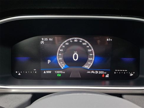 Certified 2025 Volkswagen Taos SE image 20