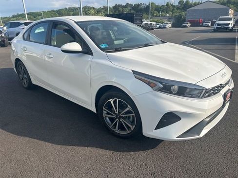 Used 2023 Kia Forte LXS FWD image 3