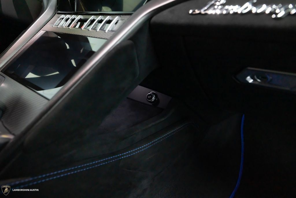 Used 2024 Lamborghini Urus Performante AWD/4WD image 44