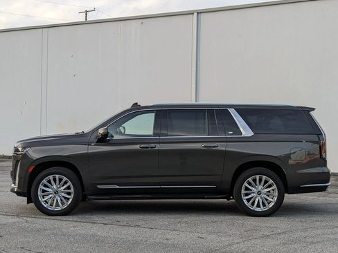 Used 2021 Cadillac Escalade ESV Luxury AWD/4WD image 4