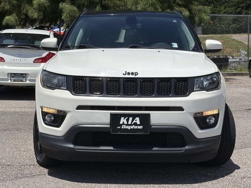 Used 2021 Jeep Compass Latitude FWD image 2