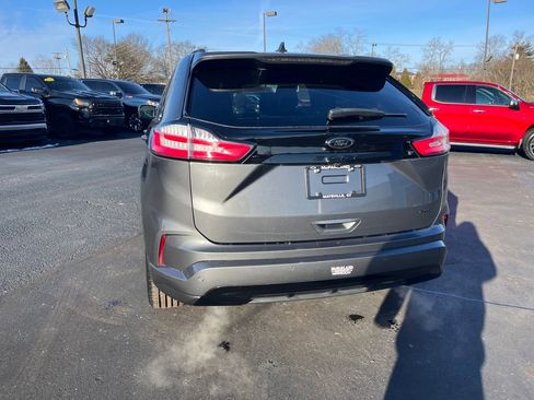 Used 2024 Ford Edge SE w/ Black Appearance Package image 4