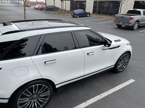 Used 2018 Land Rover Range Rover Velar R-Dynamic SE image 9