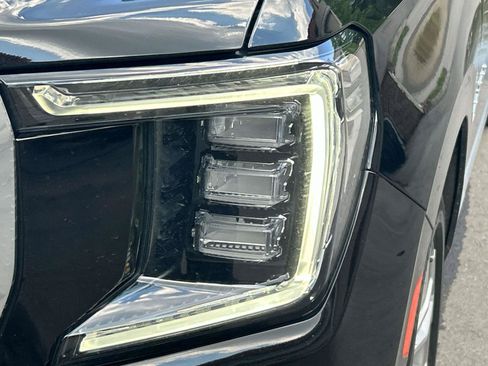 Used 2021 GMC Yukon XL Denali w/ Denali Ultimate Package AWD/4WD image 10