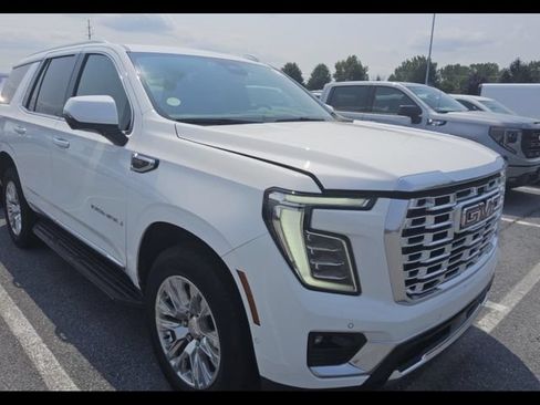 Used 2025 GMC Yukon Denali AWD/4WD image 3