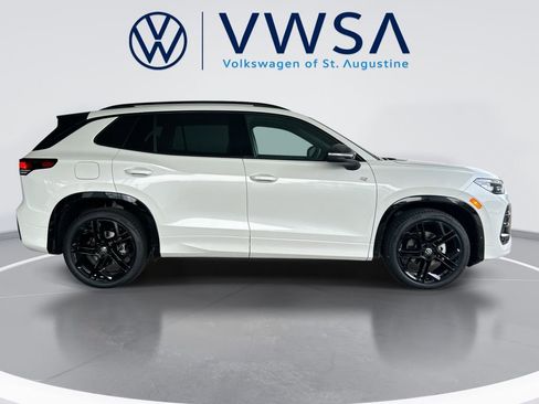 New 2026 Volkswagen Tiguan SE R-Line FWD image 9