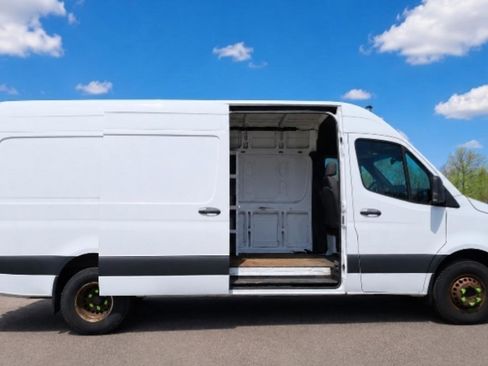 Used 2019 Mercedes-Benz Sprinter 170 Cargo image 6