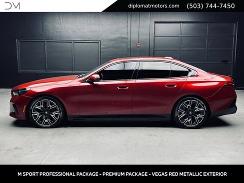 Used 2025 BMW i5 xDrive40 w/ M Sport Package AWD/4WD image 4