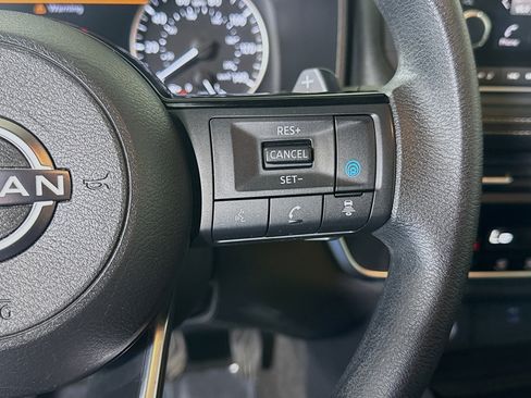 Used 2023 Nissan Rogue SV image 15