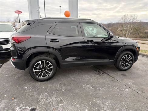 Used 2025 Chevrolet TrailBlazer LT image 3