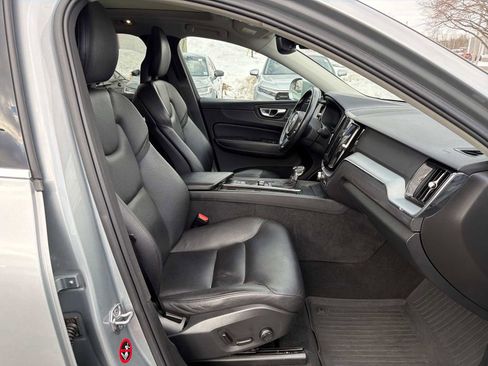 Used 2018 Volvo XC60 T5 Momentum w/ Advanced Package image 15
