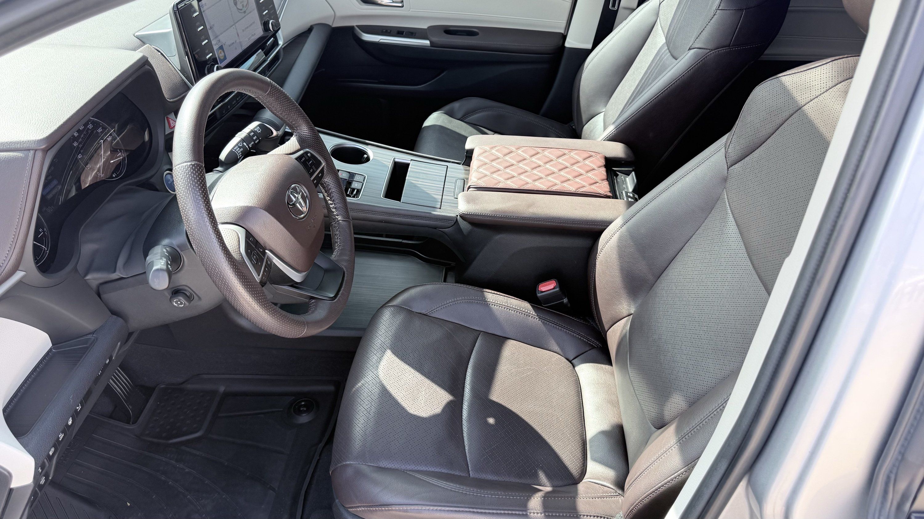Used 2022 Toyota Sienna Platinum FWD image 27