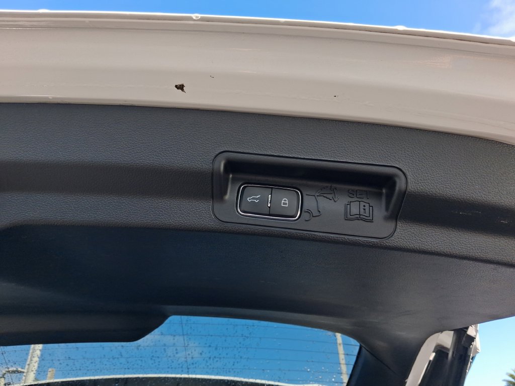 Used 2021 Ford Explorer XLT w/ Equipment Group 202A RWD image 13