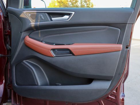 Used 2019 Ford Edge Titanium w/ Equipment Group 301A image 10