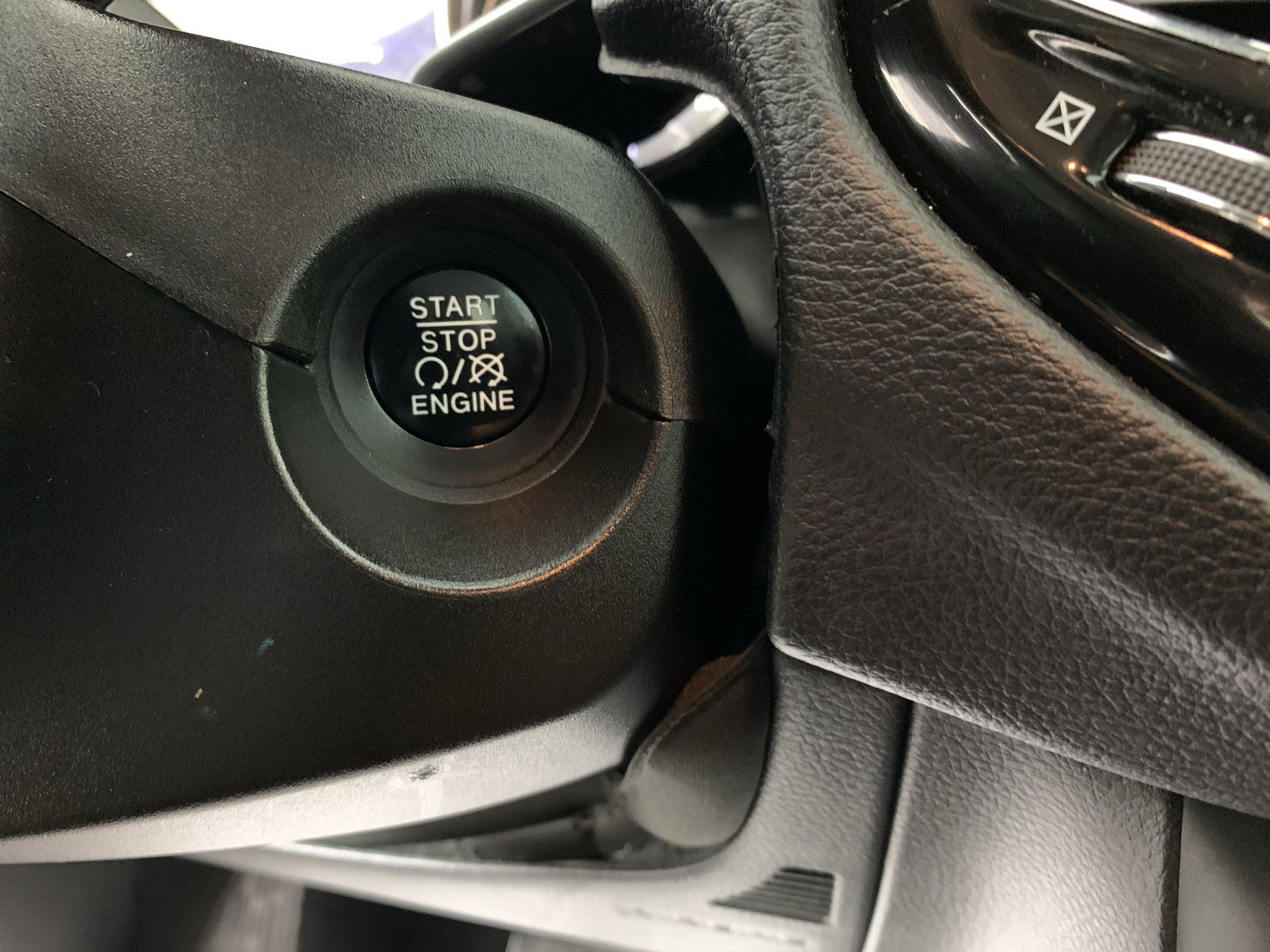 Used 2018 Jeep Compass Limited w/ Navigation Group AWD/4WD image 17