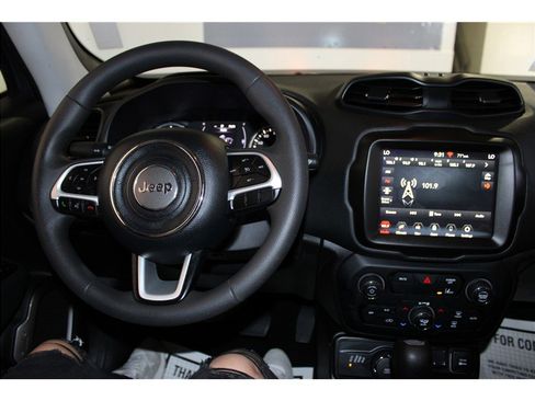 Used 2023 Jeep Renegade Latitude image 34