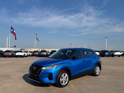 Certified 2025 Nissan Kicks Play S FWD image 9