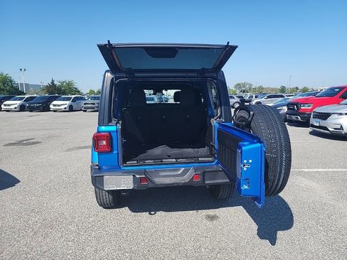 Used 2024 Jeep Wrangler Sahara image 9