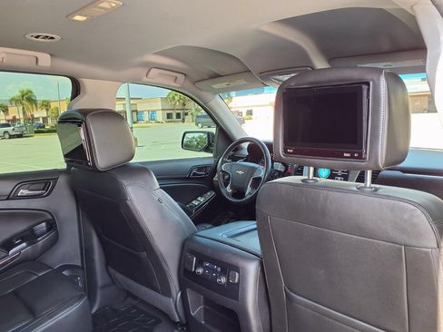 Used 2020 Chevrolet Tahoe LT w/ Off-Road Package AWD/4WD image 17