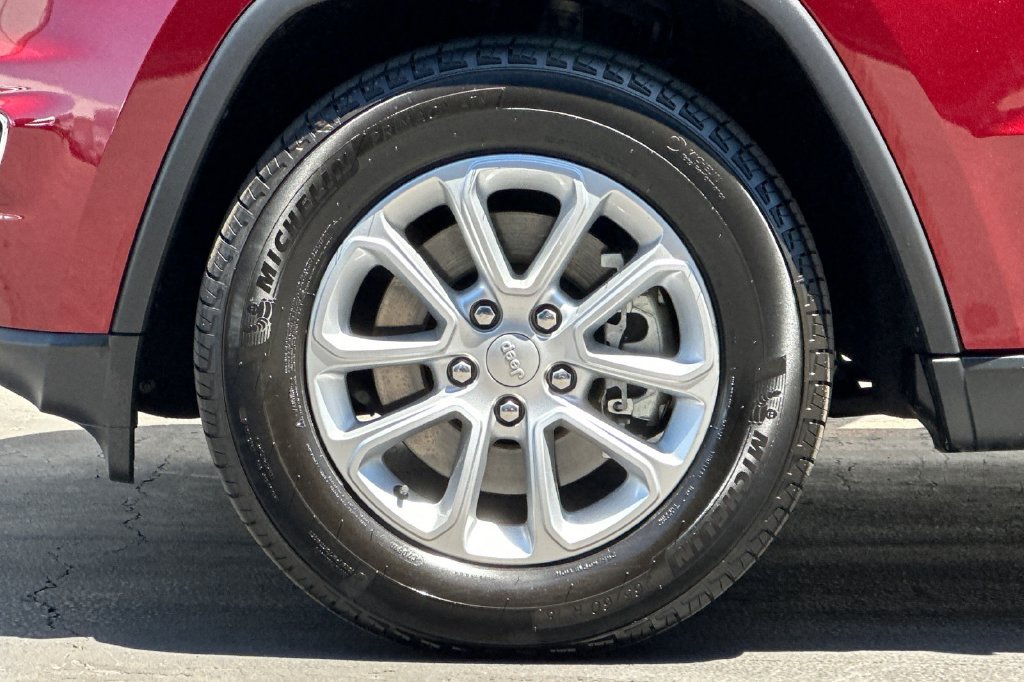 Used 2022 Jeep Grand Cherokee Laredo E RWD image 26