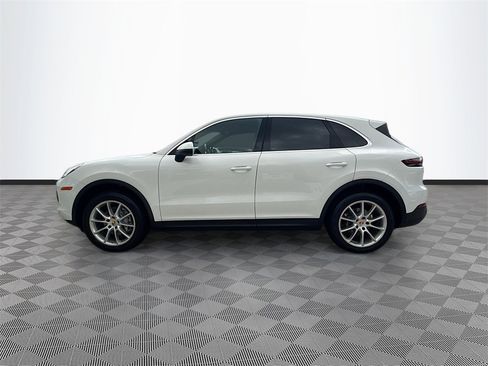 Used 2020 Porsche Cayenne w/ Premium Package image 9