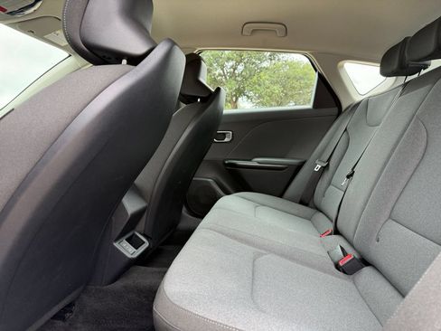 Used 2025 Kia K4 FWD image 28