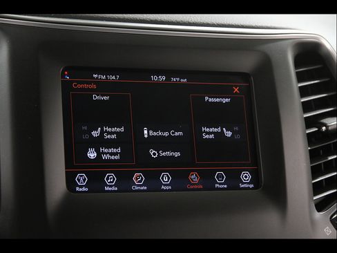 Used 2019 Jeep Cherokee Latitude Plus w/ Cold Weather Group AWD/4WD image 12