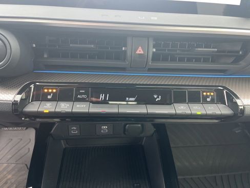 Used 2024 Toyota Prius XLE image 19