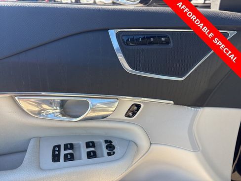 Used 2020 Volvo XC90 T6 Momentum image 16