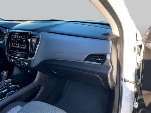 Used 2019 Chevrolet Traverse LT FWD image 18
