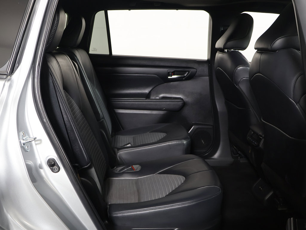 Used 2023 Toyota Highlander XSE AWD/4WD image 32