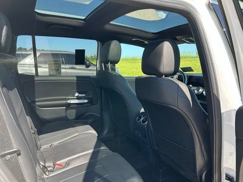 Used 2025 Mercedes-Benz GLB 250 4MATIC image 4