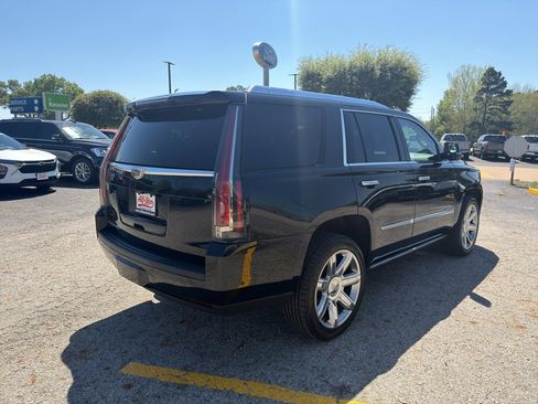 Used 2019 Cadillac Escalade Premium Luxury image 5
