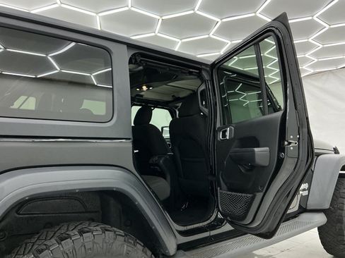 Used 2019 Jeep Wrangler Unlimited Sport S AWD/4WD image 23