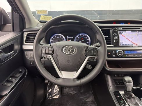 Used 2018 Toyota Highlander XLE AWD/4WD image 8